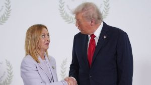 ميلوني تردّ على ترامب: "لا أنا ولا إيطاليا نتوسل أبداً"