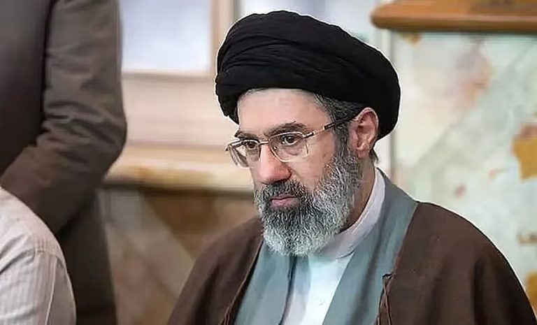 الحرس الثوري الإيراني: مجتبى خامنئي منح الإذن بالتفاوض مع أمريكا