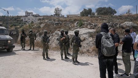 إصابة إسرائيلي بجروح خطيرة في عملية طعن بالضفة الغربية ومقتل منفذي الهجوم