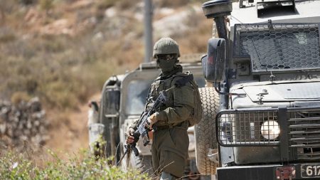 إصابة 8 فلسطينيين في هجمات للجيش الإسرائيلي والمستوطنين في الضفة الغربية