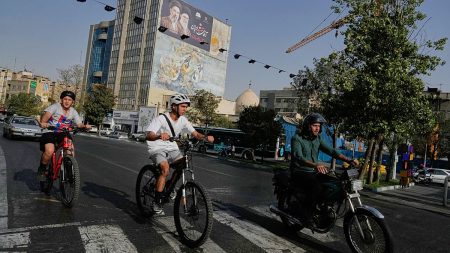 بريطانيا تسحب دبلوماسييها من إيران وتحذر رعاياها من “خطر احتجاز مرتفع جداً”