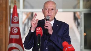 أزمة الكهرباء والمياه تفجّر الغضب في تونس.. لماذا غاب قيس سعيّد عن المشهد؟