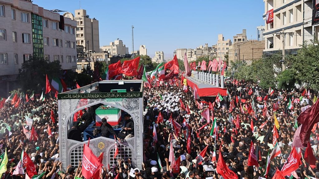 فيديو. إيران تشيع آية الله علي خامنئي وسط توتر مع الولايات المتحدة