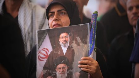 مباشر – اليوم الثامن للحرب: ضربات أمريكية متجددة ضد إيران.. والمرشد الإيراني: توقيع ترامب بلا قيمة
