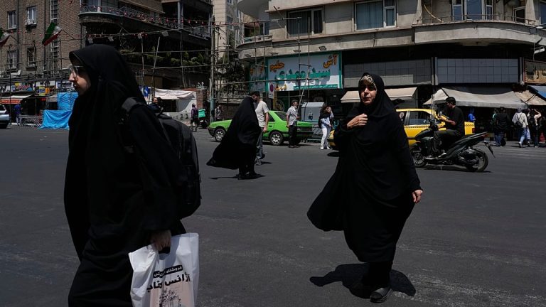 صور فضائية تفاجئ واشنطن وتل أبيب.. إيران ترمم منشآتها العسكرية بوتيرة سريعة