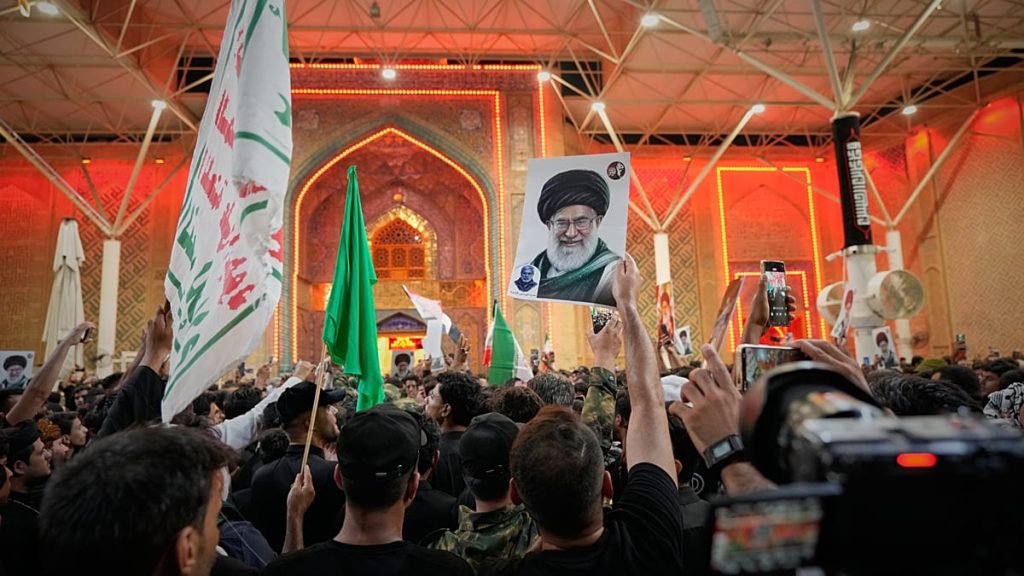 تمهيدًا لمراسم تشييعه في العراق.. جثمان خامنئي يصل إلى النجف