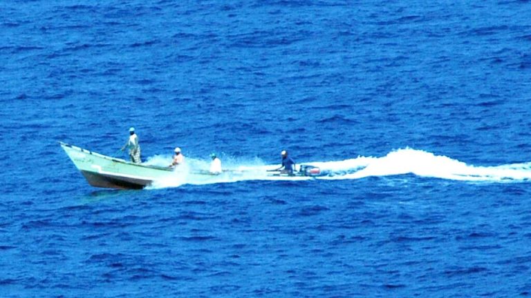 إنذار جديد لأمن الملاحة.. قراصنة يستولون على ناقلة نفط قبالة السواحل اليمنية