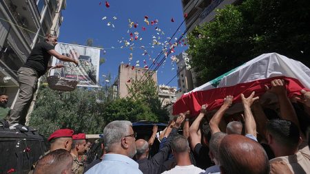 4 قتلى بينهم 3 نساء في غارة إسرائيلية على النبطية الفوقا.. ولبنان يحذر من تداعيات “استمرار الاحتلال”