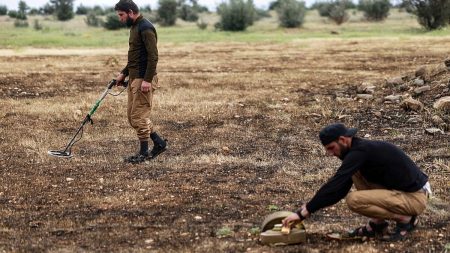 خلال مهمة لإزالة الألغام شرق حلب.. مقتل جندي وإصابة اثنين من الجيش السوري