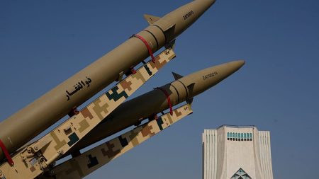 مباشر – إيران تقصف الكويت وتنفي علاقتها بهجوم دمياط.. وترامب يعلن “اتفاقًا تاريخيًا” بشأن سلاح حماس