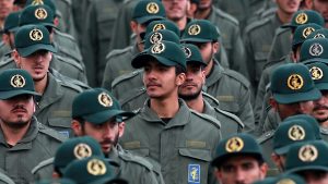 الحرس الثوري يربط تهديده لدول الخليج بآية قرآنية.. وتقرير: طهران طلبت من حلفائها “الاستعداد”