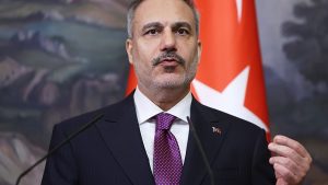 توتر متجدد: وزير الخارجية التركي يصف إسرائيل بـ”العبء العالمي” وساعر يتهمه بالتحريض على الإبادة