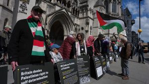 بريطانيا تدرس تصنيف ناشطي “فلسطين أكشن” كإرهابيين بسبب احتجاج ضد بنك باركليز