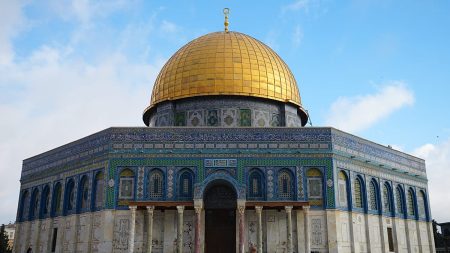 في “ذكرى خراب الهيكل” بن غفير وآلاف المستوطنين يقتحمون المسجد الأقصى لأداء الصلاة التلمودية