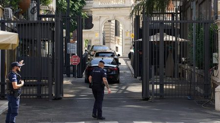 وسط توتر إقليمي.. لبنان يفاوض إسرائيل في روما وعون يعوّل على ترامب
