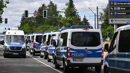 شغب وقنابل طلاء في إرفورت.. 20 ألف شخص يتظاهرون احتجاجا على مؤتمر “البديل من أجل ألمانيا” الشعبوي