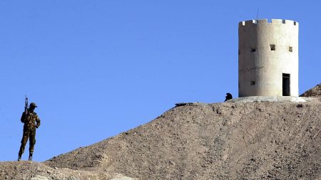 إيران تتعهد بقصف أراضيها وسط تزايد مخاوف التوغل في الكويت