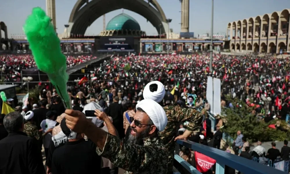 تفاصيل انطلاق مراسم جنازة خامنئي في إيران وتداعياتها