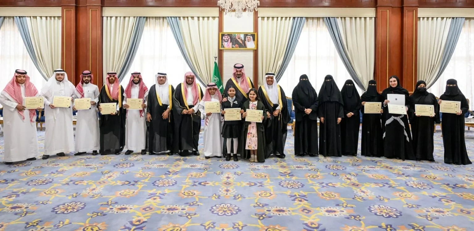 أمير المدينة المنورة يكرّم الفائزين بجائزة المواطنة المسؤولة و«صيتاثون» – أخبار السعودية