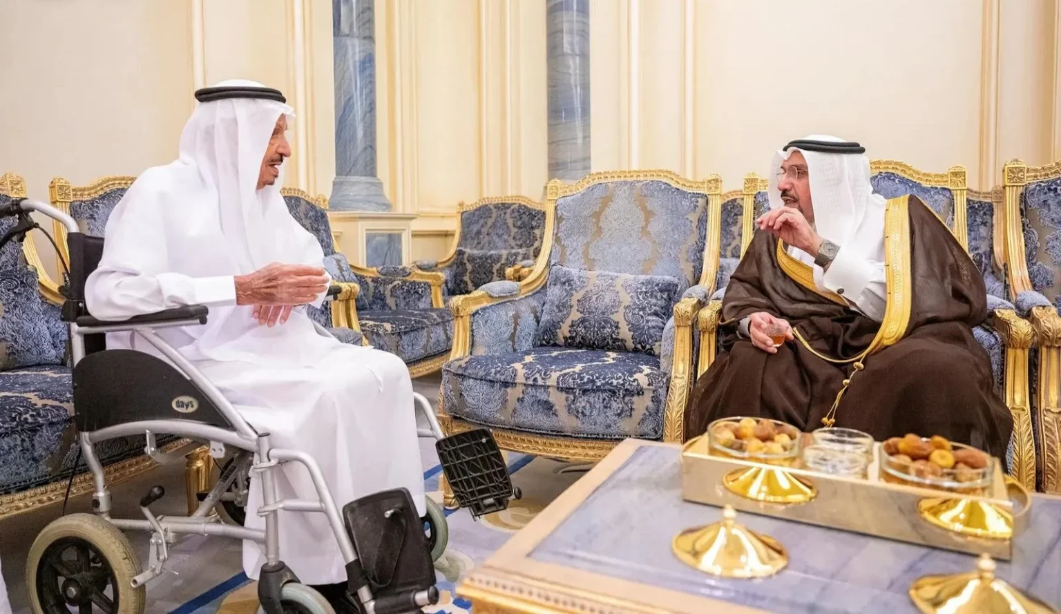 أمير القصيم يزور رئيس لجنة أهالي بريدة ويطمئن على صحته – أخبار السعودية