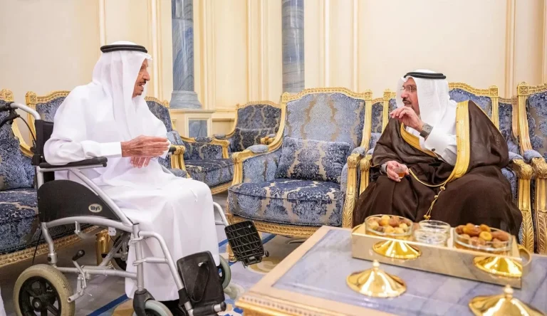 أمير القصيم يزور رئيس لجنة أهالي بريدة ويطمئن على صحته – أخبار السعودية