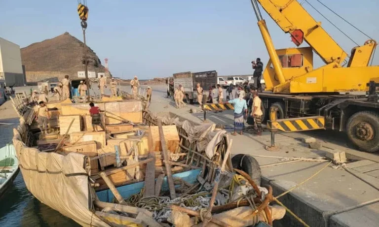 إحباط تهريب الأسلحة إلى الحوثيين في باب المندب