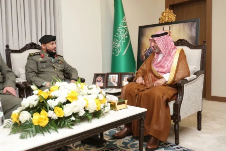 أمير نجران يستقبل قائد قوة الأفواج الأمنية بالمنطقة – أخبار السعودية