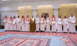 نائب أمير الرياض يكرّم 69 طالباً وطالبة لتفوقهم العلمي والتحصيلي – أخبار السعودية