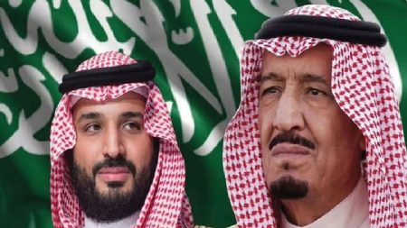 الأمير تركي بن فيصل بن عبدالعزيز ينقل تعازي القيادة إلى أمير قطر في وفاة الشيخ حمد بن خليفة