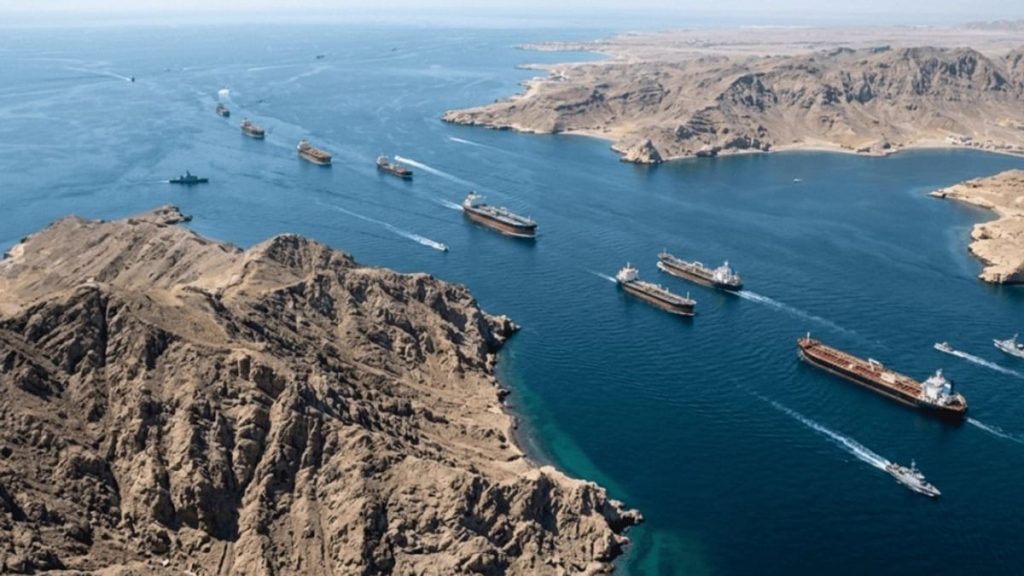 إيران تنفي تقرير "أكسيوس" عن مضيق هرمز وتؤكد أن قرارات إدارته تُتخذ بالتنسيق مع عُمان