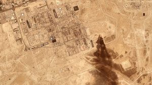 هجوم الحوثيين في اليمن يقتل 11 ويستهدف مصفاة سعودية