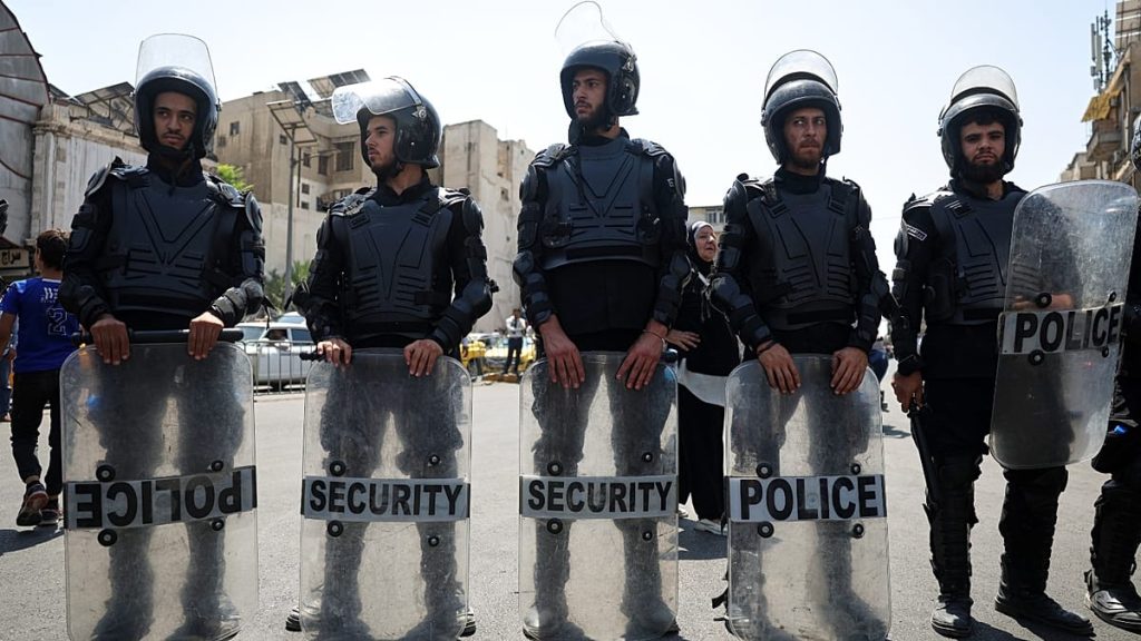 من الاشتباه بالانتماء إلى “داعش” إلى الاعتذار.. سوريا تفرج عن 6 موقوفين بعد ثبوت براءتهم