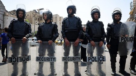 من الاشتباه بالانتماء إلى “داعش” إلى الاعتذار.. سوريا تفرج عن 6 موقوفين بعد ثبوت براءتهم