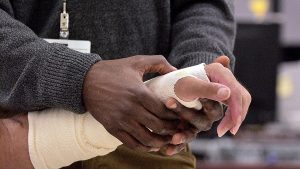 دراسة تكشف دورًا غير متوقع للعضلات في التئام كسور العظام.. ما الذي يحدث بعد الإصابة؟