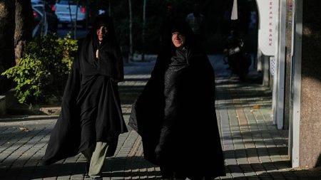 3 أفكار إسرائيلية “صادمة” لحسم الحرب مع إيران: تقسيم البلاد وتجنيد الأمريكيين وصفقة مع الصين