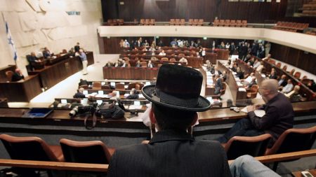 مع اقتراب الانتخابات الإسرائيلية.. أيزنكوت يحافظ على صدارة استطلاعات الرأي ويوسّع الفجوة مع نتنياهو