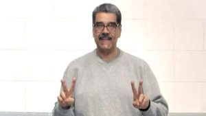 من داخل محبسه في نيويورك..مادورو يظهر مجدداً برسالة “حب” لمؤيديه عقب اتفاق النفط بين أمريكا وفنزويلا