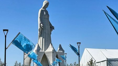 فيديو. قرية بولندية تكشف أطول تمثال للعذراء في أوروبا