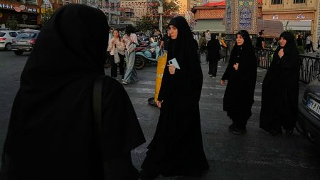 تحركات فيلق القدس تكشف ملامح المرحلة المقبلة.. هكذا تُعِدّ إيران حلفاءها لأي ضربة أمريكية