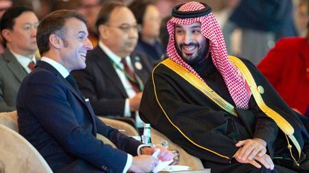 ماكرون يستقبل بن سلمان في زيارة تجمع الرياضات الإلكترونية والشراكة الاستراتيجية.. هل يُطرح ملف خاشقجي؟