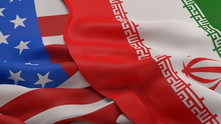 يتحدث الفارسية ويحظى بثقة ترامب.. من هو “الوسيط السري” بين واشنطن وطهران؟