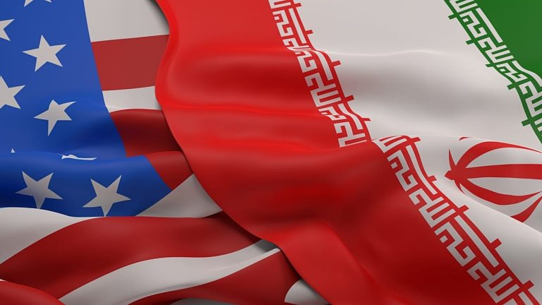 يتحدث الفارسية ويحظى بثقة ترامب.. من هو “الوسيط السري” بين واشنطن وطهران؟