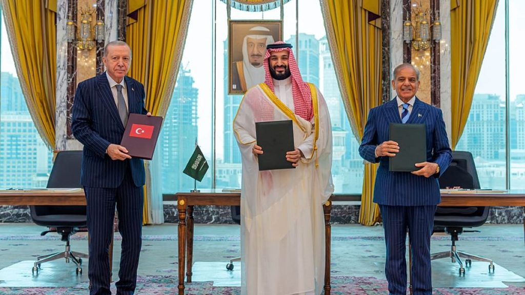 تقرير يصف “اتفاقية مكة” بـ”رسالة تحذير لطهران”.. وإيران للسعودية: “لن تجلب الأمن للمملكة”