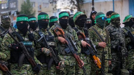 “الشعب سيقتلهم”.. مجموعات فلسطينية مسلحة مناهضة لحماس تستبعد تخلي الحركة عن سلاحها