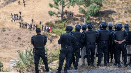 إصابة 14 جنديا إسبانيا بداء الجرب في سبتة بعد إيوائهم في منشآت عسكرية مهجورة