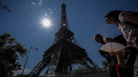 أوروبا تختنق تحت وطأة الحر القياسي.. موجة غير مسبوقة تشل الطاقة وتؤجج حرائق الغابات