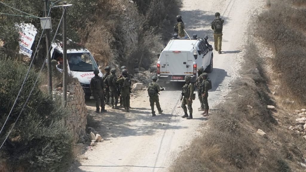 إصابات في هجمات لعشرات المستوطنين على بلدات فلسطينية في الضفة الغربية.. ونتنياهو يدين أعمال العنف