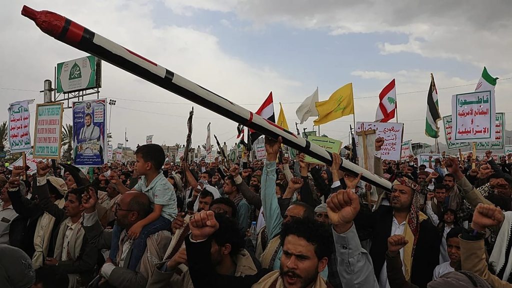 الهجوم الثاني خلال 24 ساعة..الحوثيون يستهدفون القوات الحكومية اليمنية في مأرب ويوقعون قتلى وجرحى