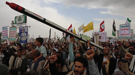 الهجوم الثاني خلال 24 ساعة..الحوثيون يستهدفون القوات الحكومية اليمنية في مأرب ويوقعون قتلى وجرحى