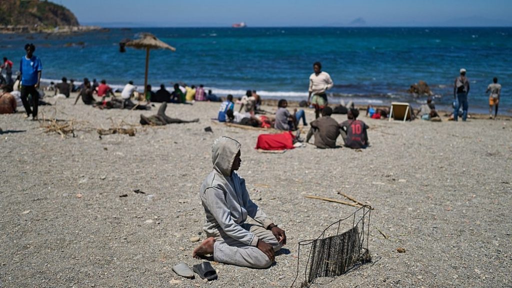 “قرار قضائي” يشعل أزمة سبتة.. المغرب يتهم إسبانيا بتجاهل تحذيرات سبقت تدفق المهاجرين